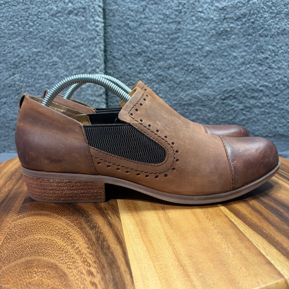 Korks womens Brown Leather Cap Toe Brogue Slip On Loafers Size 11M Q40506